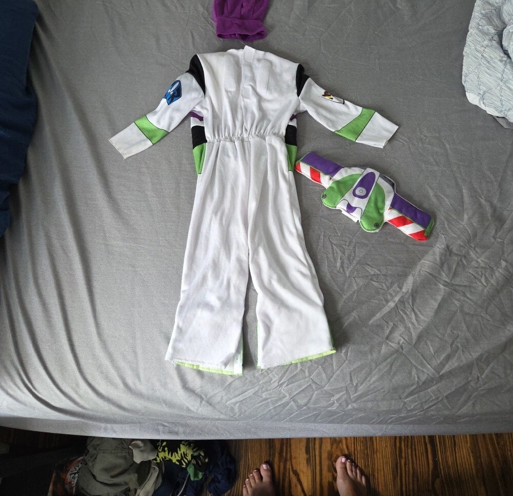 Buzz Lightyear Baby Costume - Picture 4 of 4
